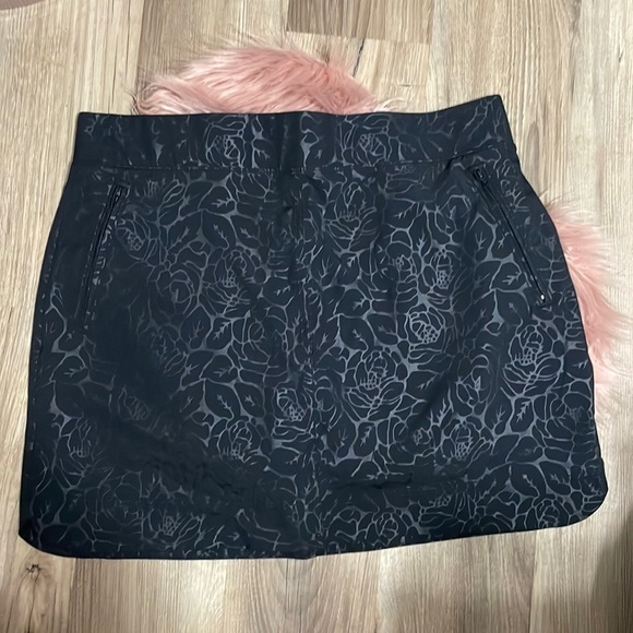 Orvis embossed stylish skirt size L floral black - Picture 1 of 10